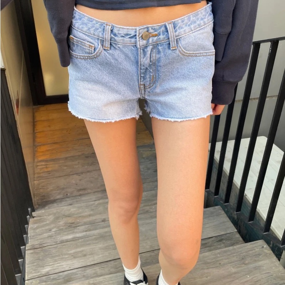 BRANDY MELVILLE low rise light was Jean shorts